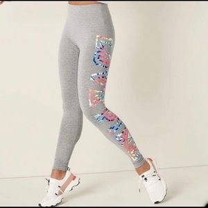 *IN SEARCH OF THESE LEGGINGS IN A SIZE M OR L*